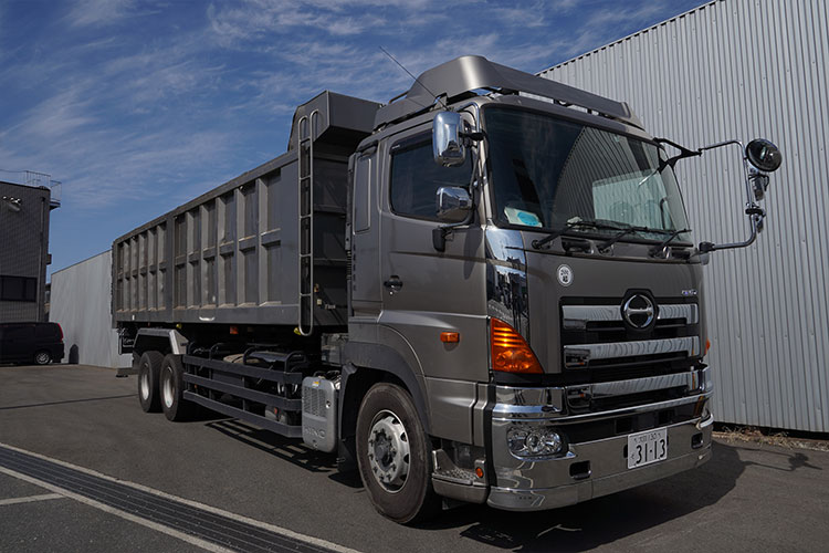 大型10tダンプ 2台